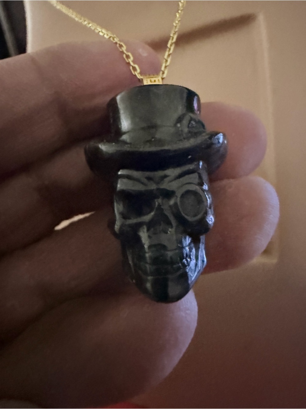 100% Natural jadeite jade type
A skull with top hat and pendant